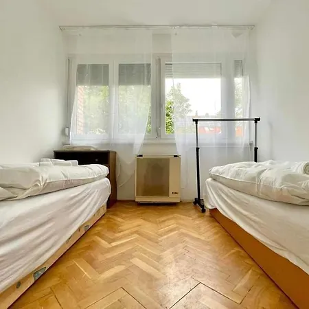 Apartment Pipacs