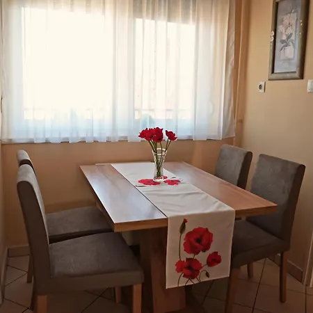 Apartment Pipacs *