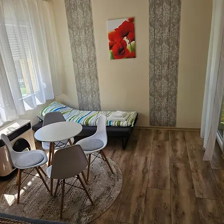 Pipacs Apartment